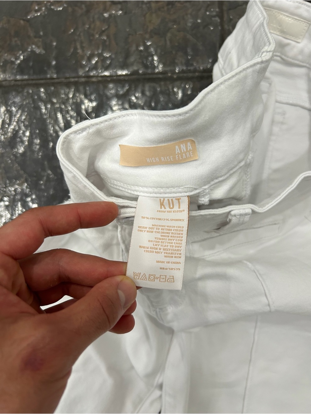 KUT From The Kloth Ana White High Rise Flare Jeans Size 6 - Picture 5 of 7